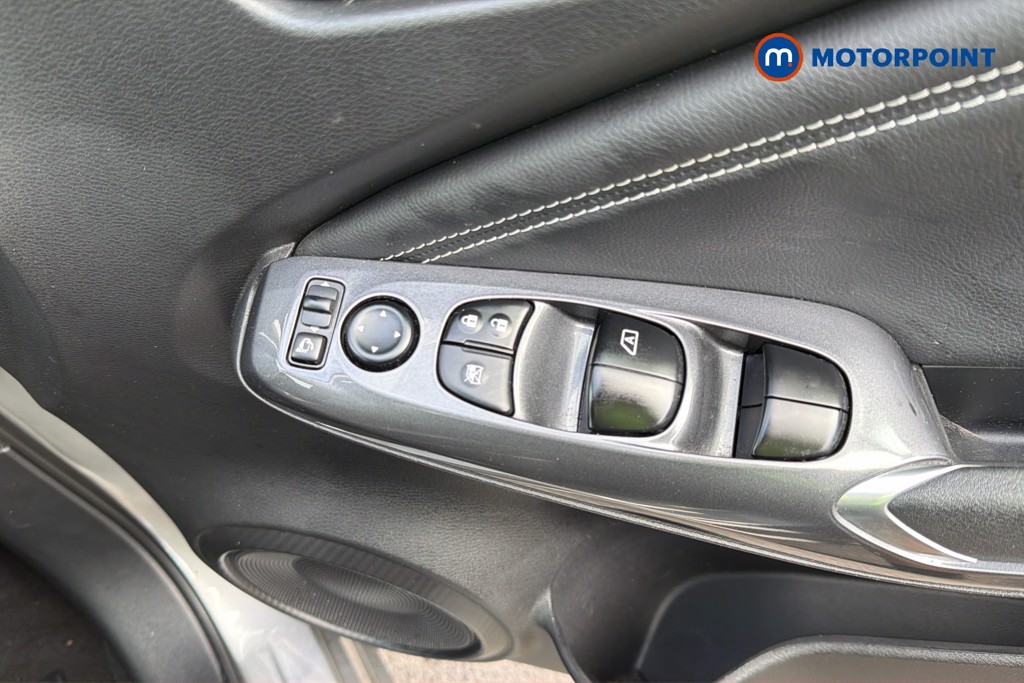 Nissan Juke N-Connecta Manual Petrol SUV - Stock Number (1673496) - 3rd supplementary image