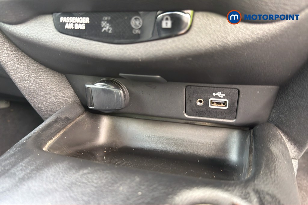 Nissan Juke N-Connecta Manual Petrol SUV - Stock Number (1673496) - 13th supplementary image
