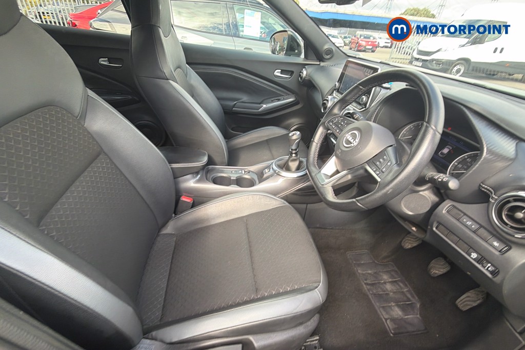 Nissan Juke N-Connecta Manual Petrol SUV - Stock Number (1673496) - 17th supplementary image