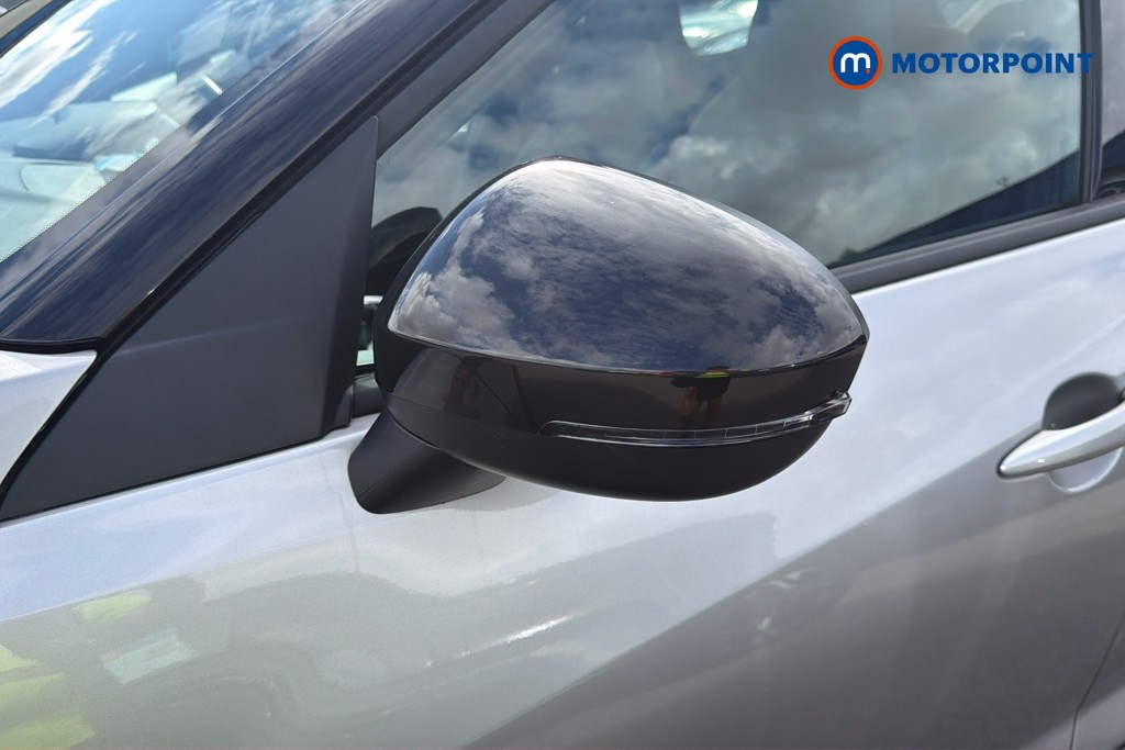 Nissan Juke N-Connecta Manual Petrol SUV - Stock Number (1673496) - 19th supplementary image