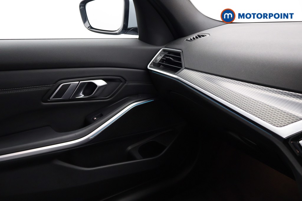 BMW 3 Series M Sport Automatic Petrol Plug-In Hybrid Saloon - Stock Number (1673937) - 15th supplementary image