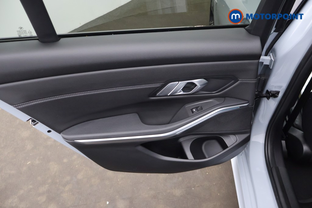 BMW 3 Series M Sport Automatic Petrol Plug-In Hybrid Saloon - Stock Number (1673937) - 27th supplementary image