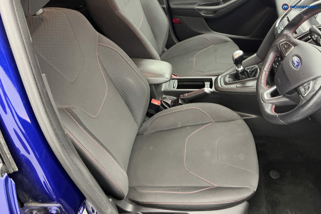 Ford Focus St-Line X Manual Petrol Hatchback - Stock Number (1674231) - 5th supplementary image