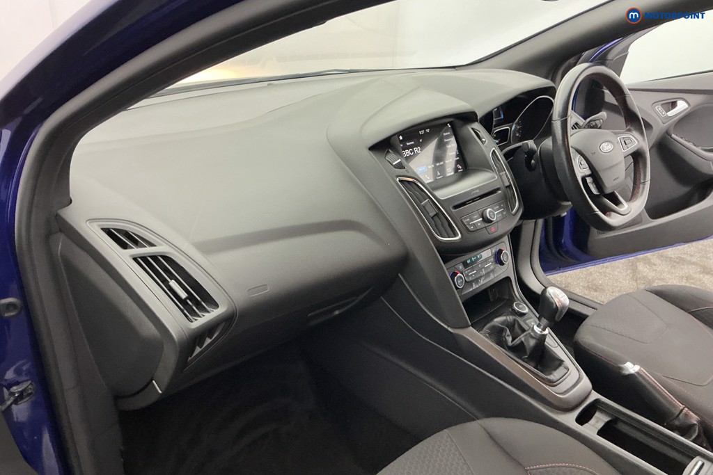 Ford Focus St-Line X Manual Petrol Hatchback - Stock Number (1674231) - 9th supplementary image