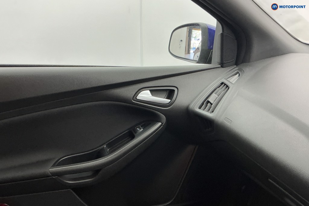 Ford Focus St-Line X Manual Petrol Hatchback - Stock Number (1674231) - 20th supplementary image