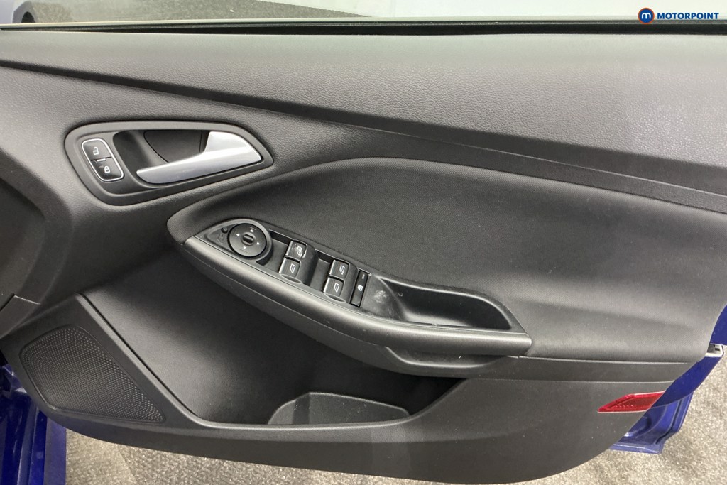 Ford Focus St-Line X Manual Petrol Hatchback - Stock Number (1674231) - 25th supplementary image