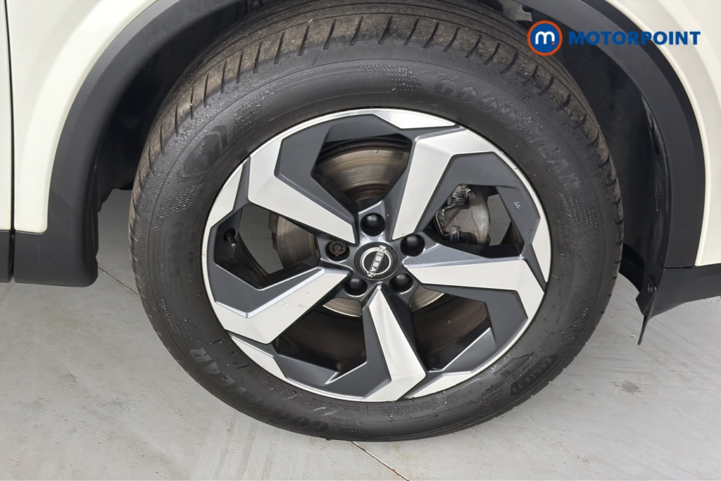 Nissan Qashqai N-Connecta Automatic Petrol SUV - Stock Number (1674246) - 47th supplementary image