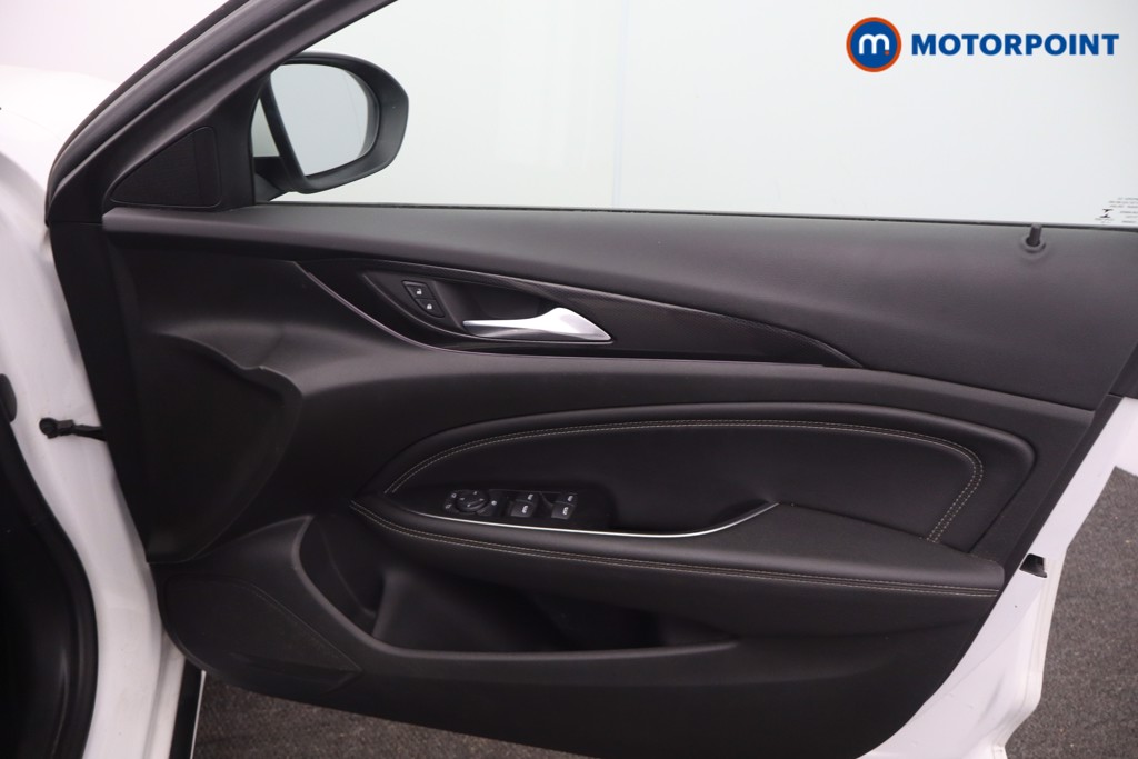 Vauxhall Insignia SRI Manual Petrol Hatchback - Stock Number (1655030) - 9th supplementary image
