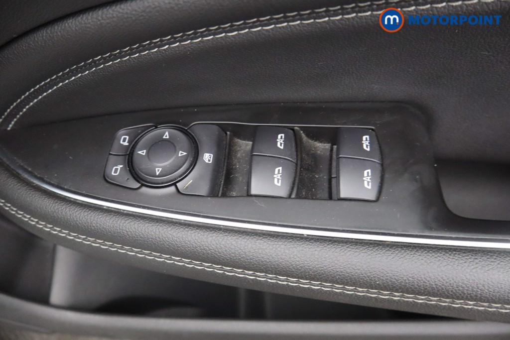 Vauxhall Insignia SRI Manual Petrol Hatchback - Stock Number (1655030) - 10th supplementary image