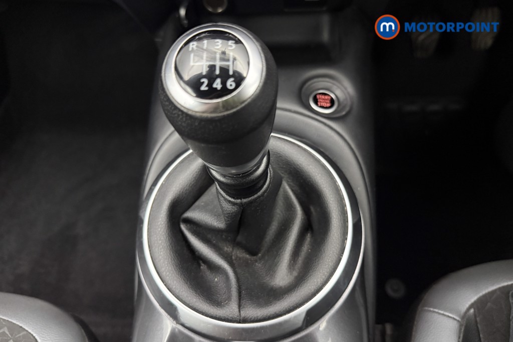 Nissan Juke N-Connecta Manual Petrol SUV - Stock Number (1655783) - 7th supplementary image