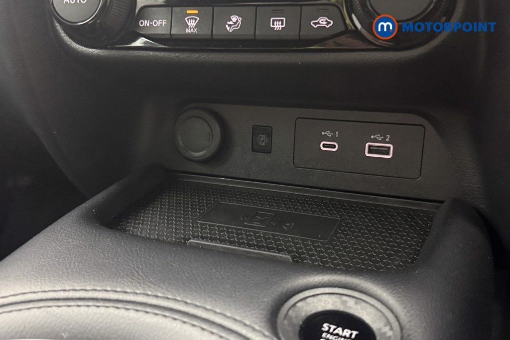 Nissan Juke N-Connecta Manual Petrol SUV - Stock Number (1655811) - 14th supplementary image