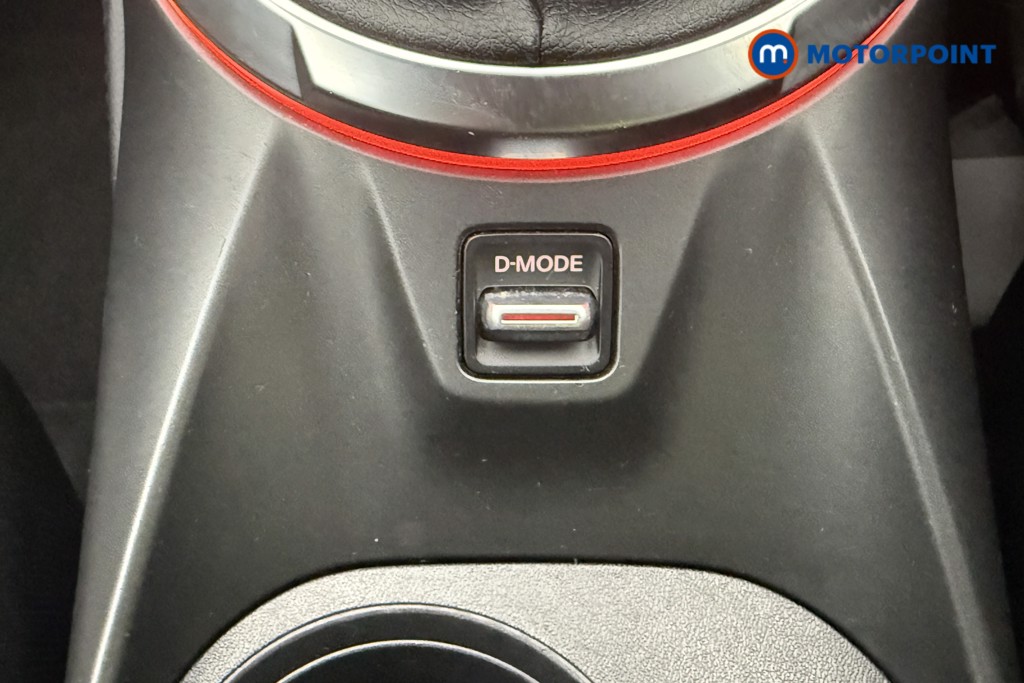 Nissan Juke N-Connecta Manual Petrol SUV - Stock Number (1655811) - 15th supplementary image
