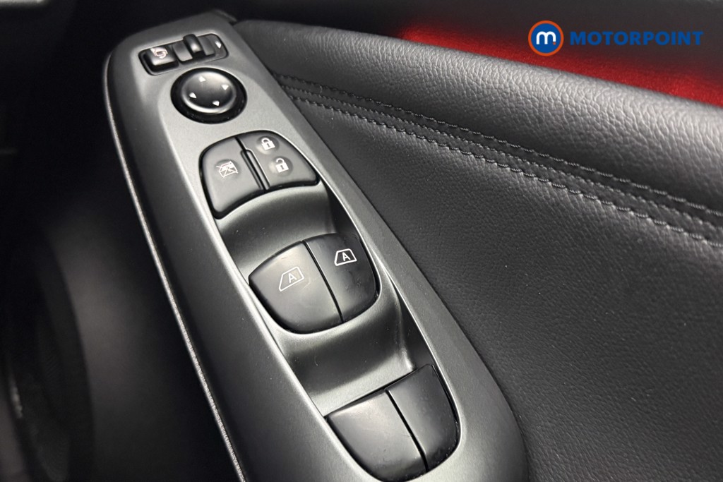 Nissan Juke N-Connecta Manual Petrol SUV - Stock Number (1655811) - 17th supplementary image