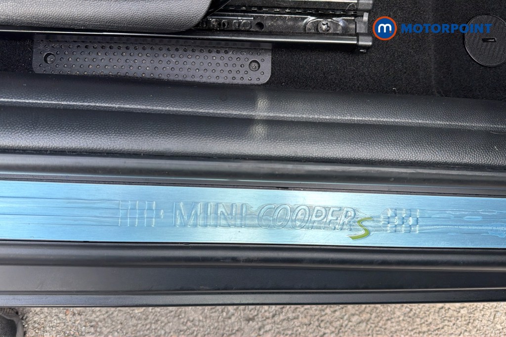 Mini Hatchback Cooper S Level 2 Automatic Electric Hatchback - Stock Number (1664244) - 6th supplementary image