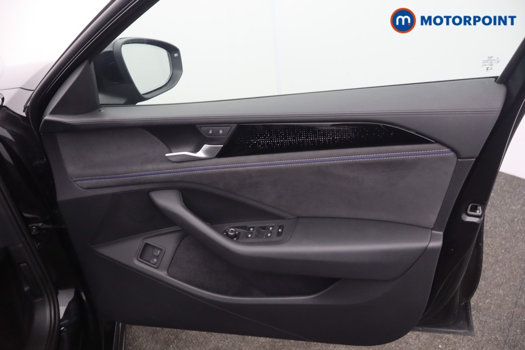 Volkswagen Passat R-Line Automatic Petrol Plug-In Hybrid Estate - Stock Number (1669025) - 9th supplementary image