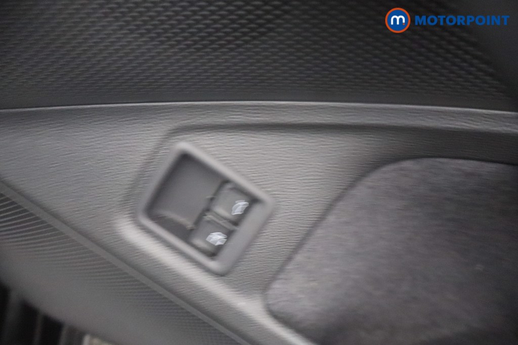 Volkswagen Passat R-Line Automatic Petrol Plug-In Hybrid Estate - Stock Number (1669025) - 12th supplementary image