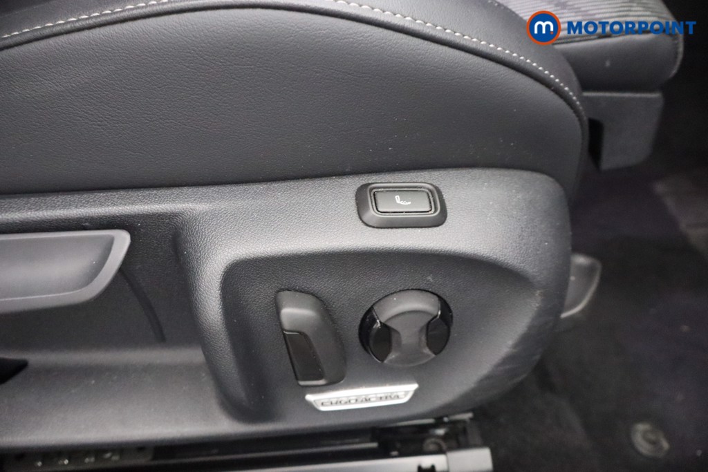 Volkswagen Passat R-Line Automatic Petrol Plug-In Hybrid Estate - Stock Number (1669025) - 13th supplementary image