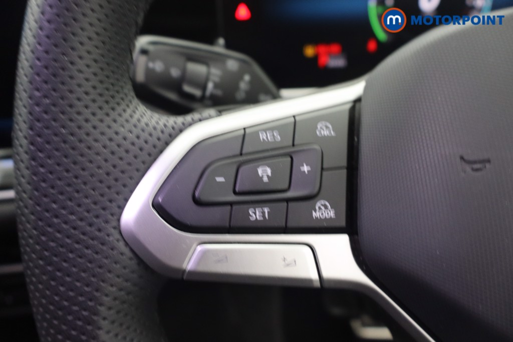 Volkswagen Passat R-Line Automatic Petrol Plug-In Hybrid Estate - Stock Number (1669025) - 17th supplementary image