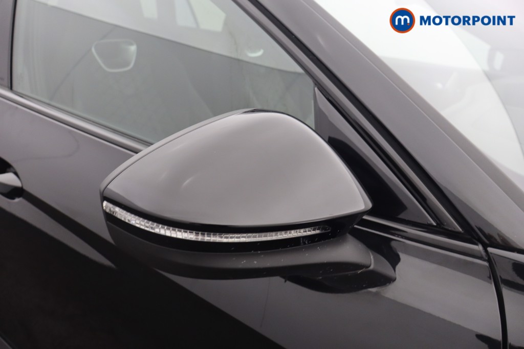 Volkswagen Passat R-Line Automatic Petrol Plug-In Hybrid Estate - Stock Number (1669025) - 23rd supplementary image
