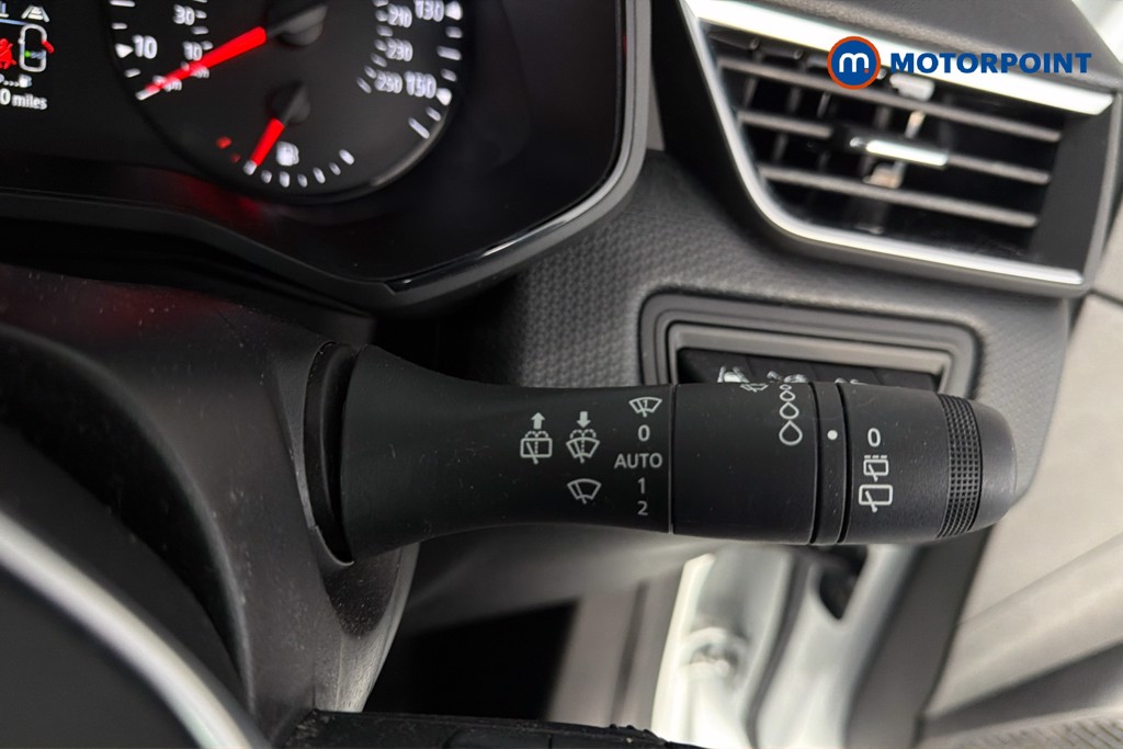 Renault Clio Iconic Manual Petrol Hatchback - Stock Number (1669277) - 7th supplementary image