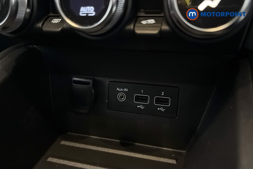 Renault Clio Iconic Manual Petrol Hatchback - Stock Number (1669277) - 17th supplementary image