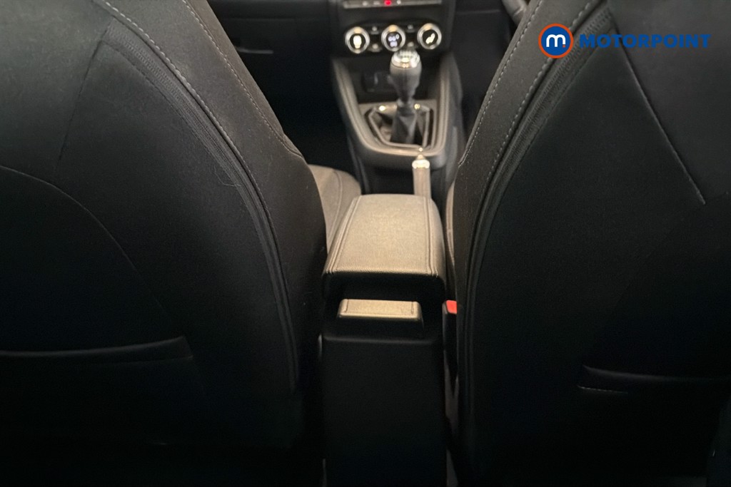 Renault Clio Iconic Manual Petrol Hatchback - Stock Number (1669277) - 30th supplementary image