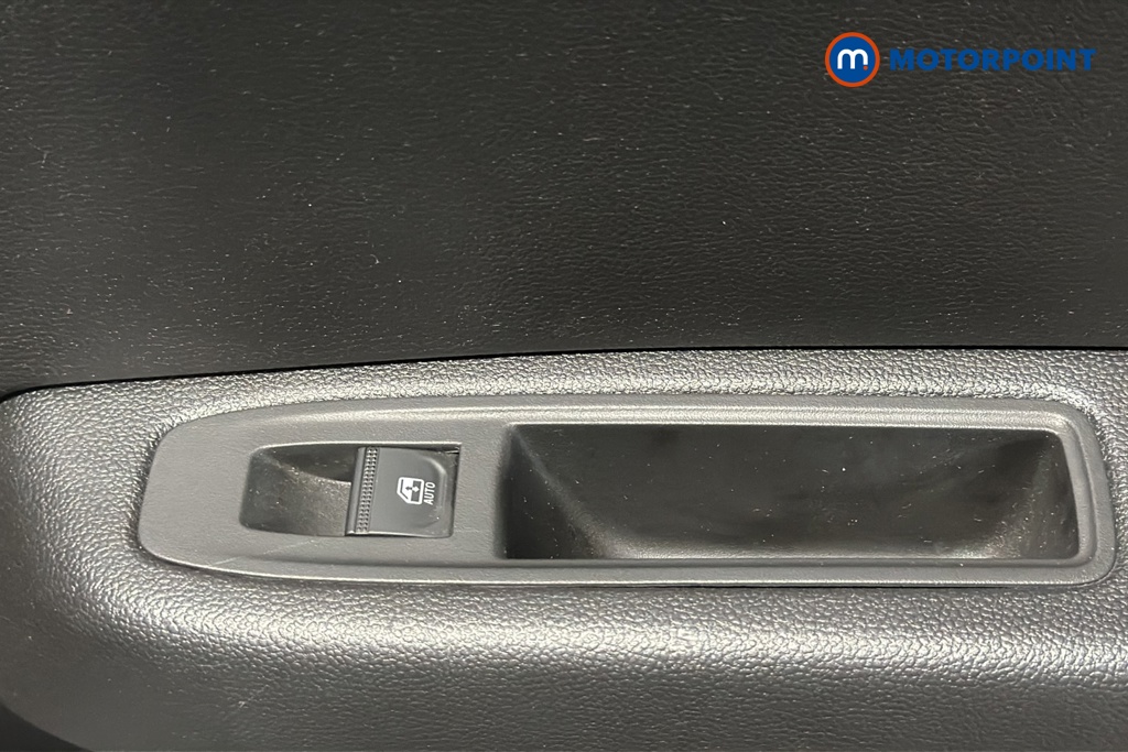 Renault Clio Evolution Manual Petrol Hatchback - Stock Number (1669872) - 998th supplementary image