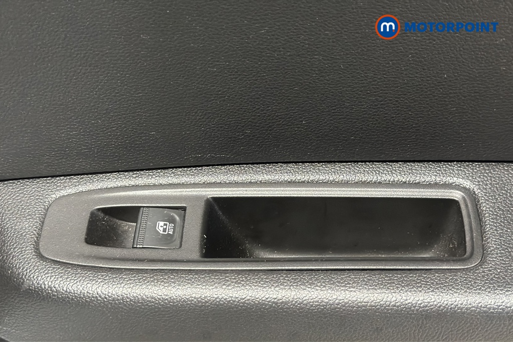Renault Clio Evolution Manual Petrol Hatchback - Stock Number (1669904) - 998th supplementary image