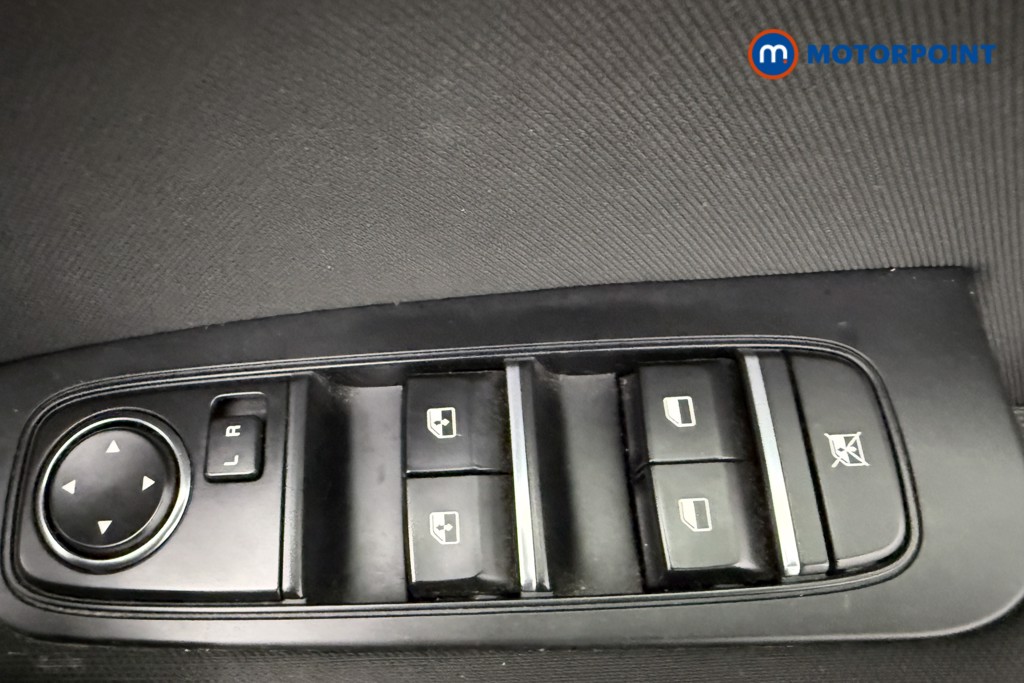 Nissan Juke Tekna Manual Petrol SUV - Stock Number (1671279) - 18th supplementary image