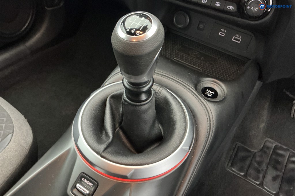 Nissan Juke N-Connecta Manual Petrol SUV - Stock Number (1671606) - 15th supplementary image