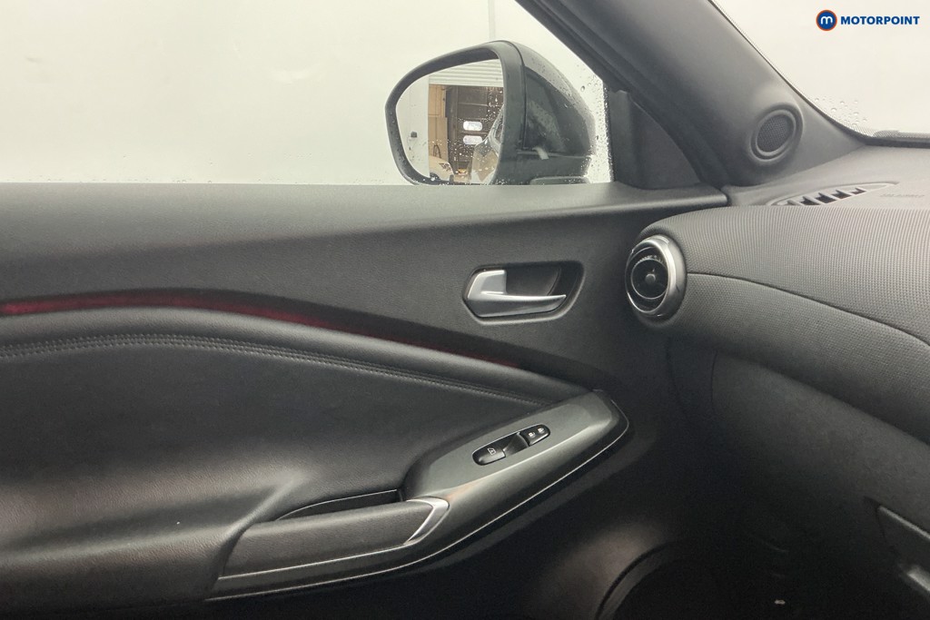 Nissan Juke N-Connecta Manual Petrol SUV - Stock Number (1671606) - 19th supplementary image