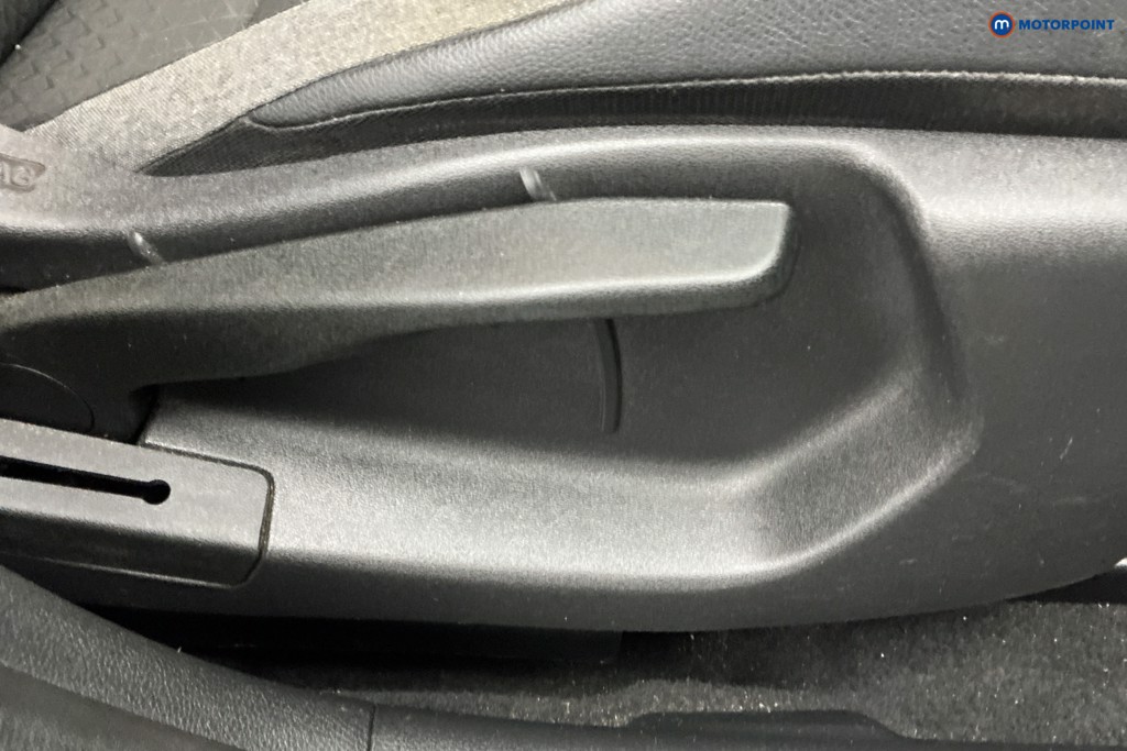 Nissan Juke N-Connecta Manual Petrol SUV - Stock Number (1671606) - 23rd supplementary image