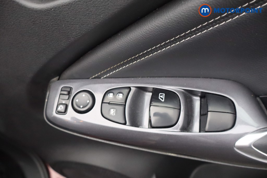 Nissan Juke N-Connecta Manual Petrol SUV - Stock Number (1671623) - 11th supplementary image