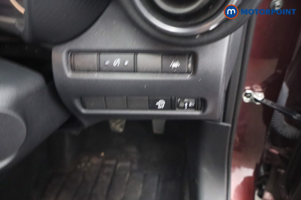 Nissan Juke N-Connecta Manual Petrol SUV - Stock Number (1671623) - 13th supplementary image