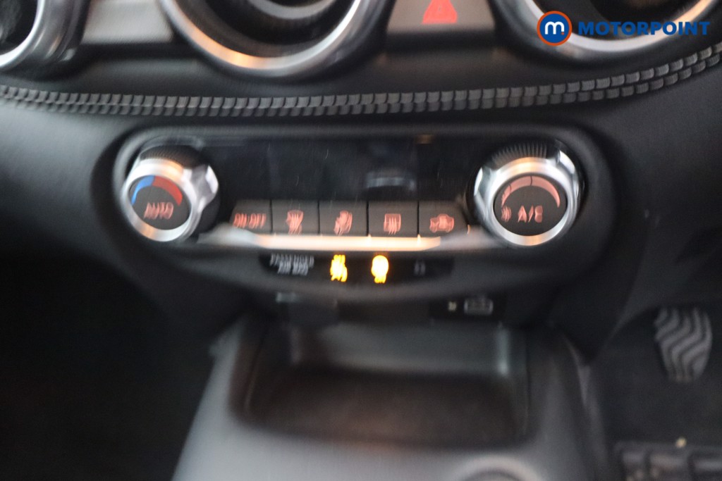 Nissan Juke N-Connecta Manual Petrol SUV - Stock Number (1671623) - 17th supplementary image