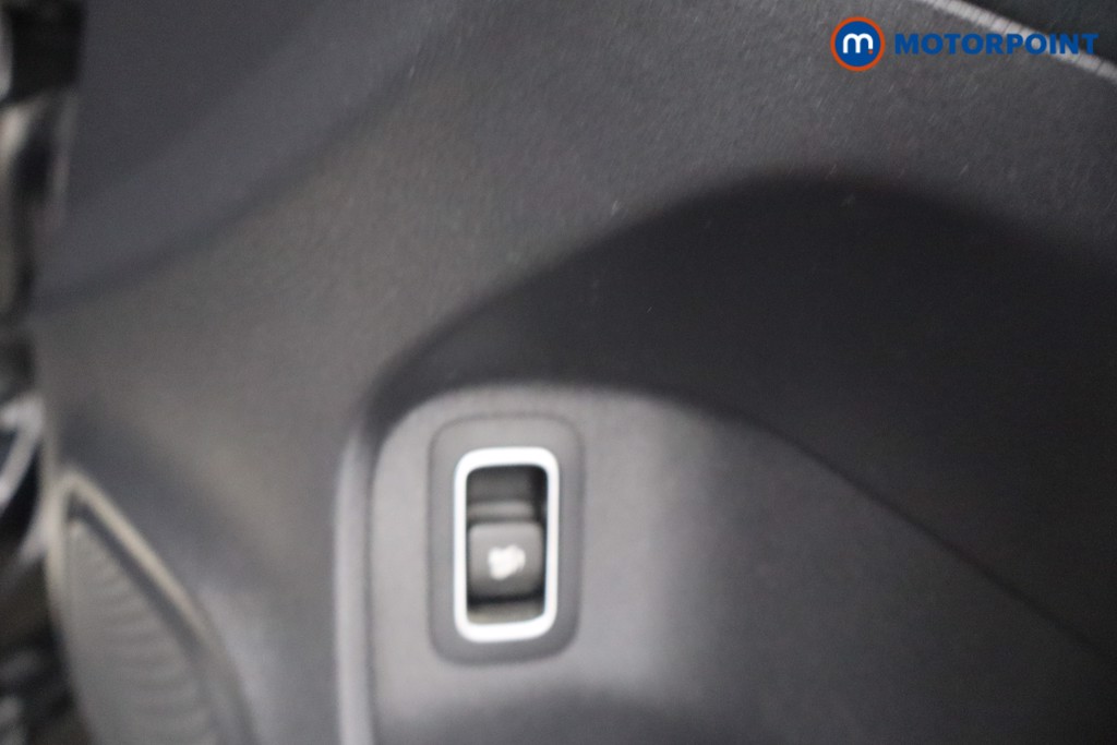 Mercedes-Benz A Class Amg Line Automatic Petrol Saloon - Stock Number (1672208) - 11th supplementary image