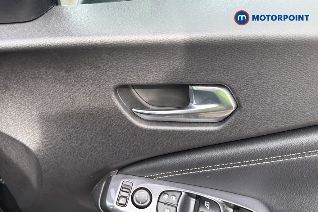 Nissan Juke N-Connecta Manual Petrol SUV - Stock Number (1672298) - 2nd supplementary image