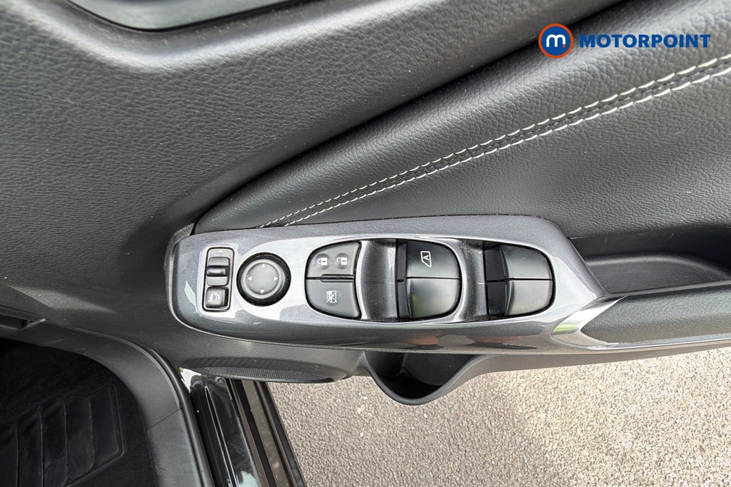Nissan Juke N-Connecta Manual Petrol SUV - Stock Number (1672298) - 3rd supplementary image