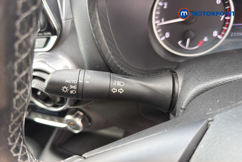 Nissan Juke N-Connecta Manual Petrol SUV - Stock Number (1672298) - 9th supplementary image