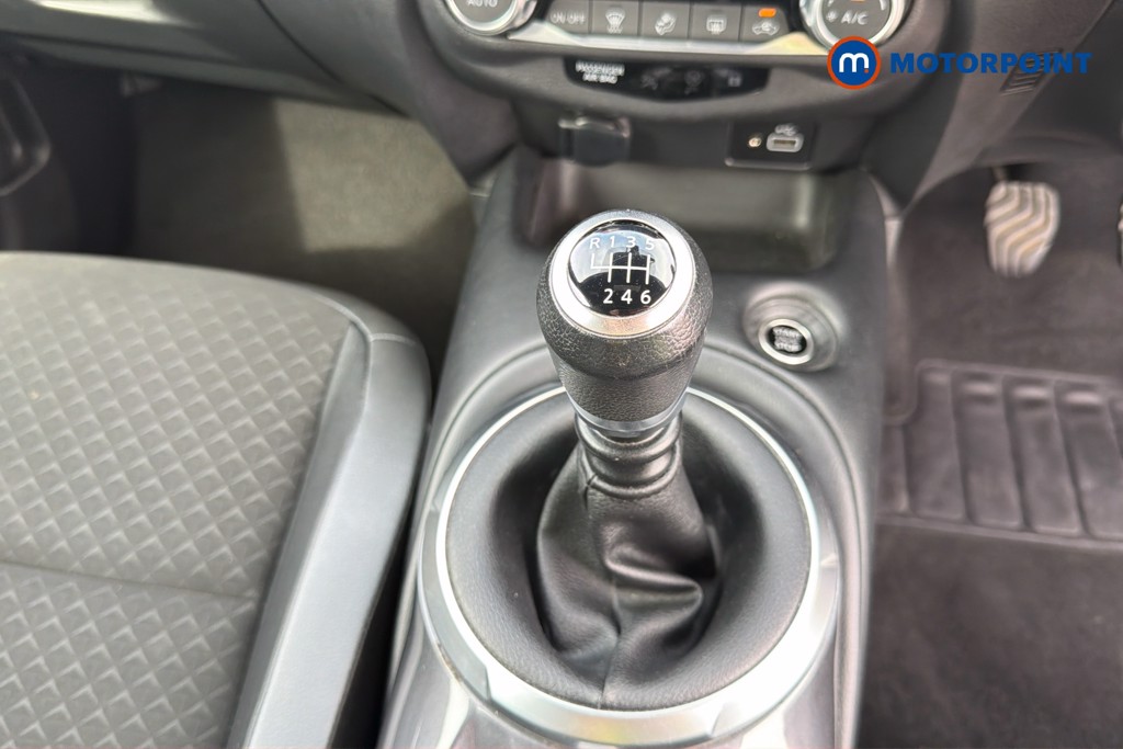 Nissan Juke N-Connecta Manual Petrol SUV - Stock Number (1672298) - 15th supplementary image