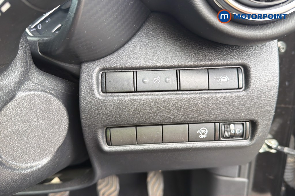 Nissan Juke N-Connecta Manual Petrol SUV - Stock Number (1672298) - 17th supplementary image