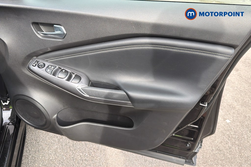Nissan Juke N-Connecta Manual Petrol SUV - Stock Number (1672298) - 1st supplementary image