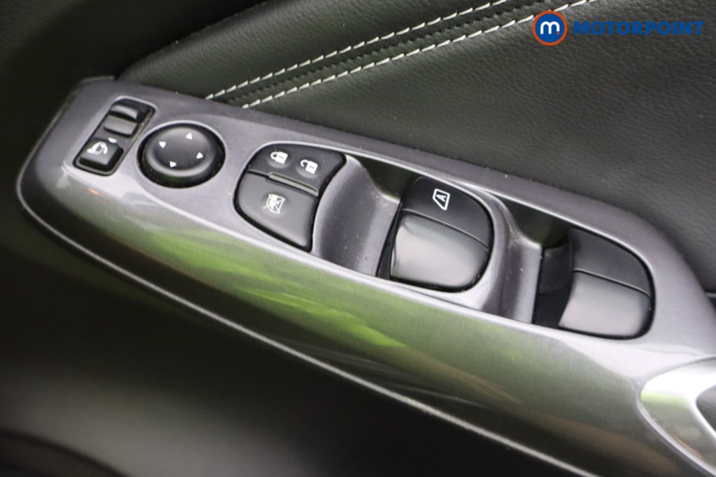 Nissan Juke N-Connecta Manual Petrol SUV - Stock Number (1672629) - 7th supplementary image