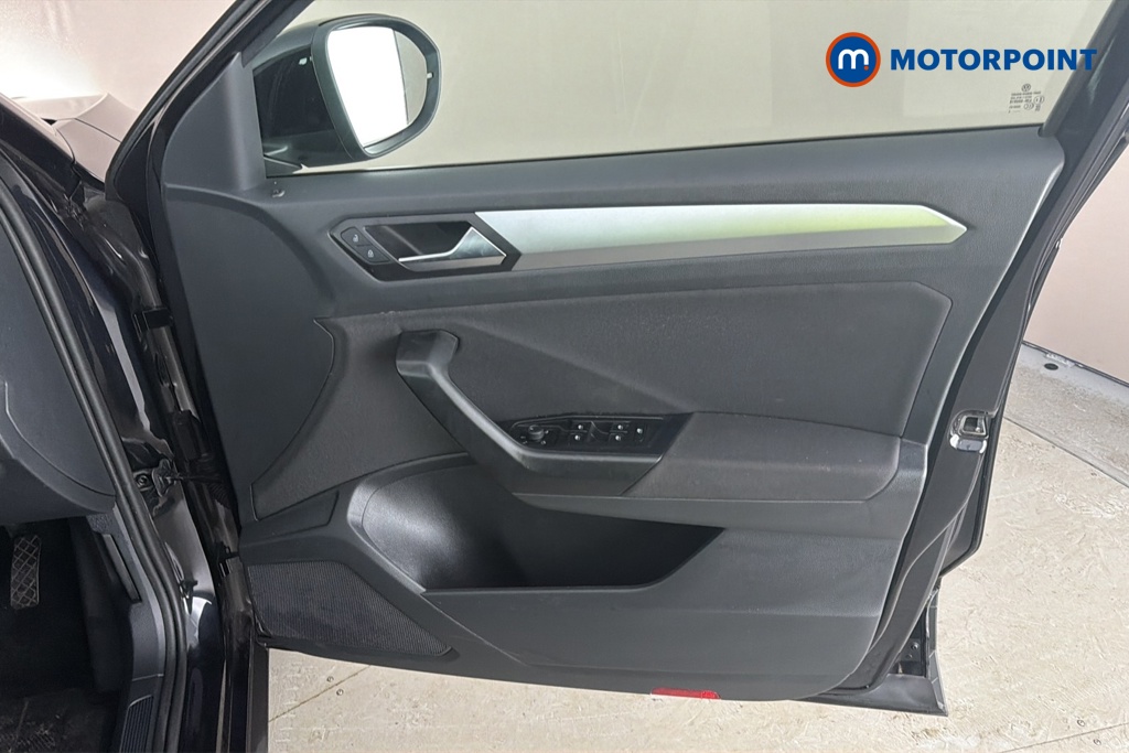 Volkswagen T-Roc Life Manual Petrol SUV - Stock Number (1672645) - 18th supplementary image
