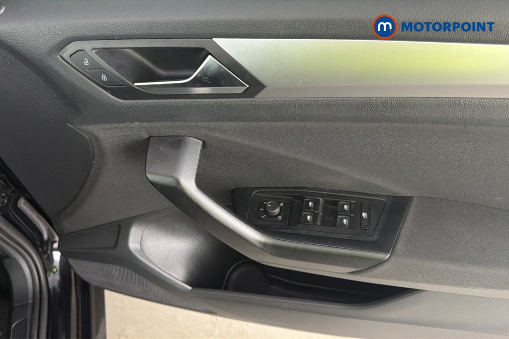 Volkswagen T-Roc Life Manual Petrol SUV - Stock Number (1672645) - 19th supplementary image