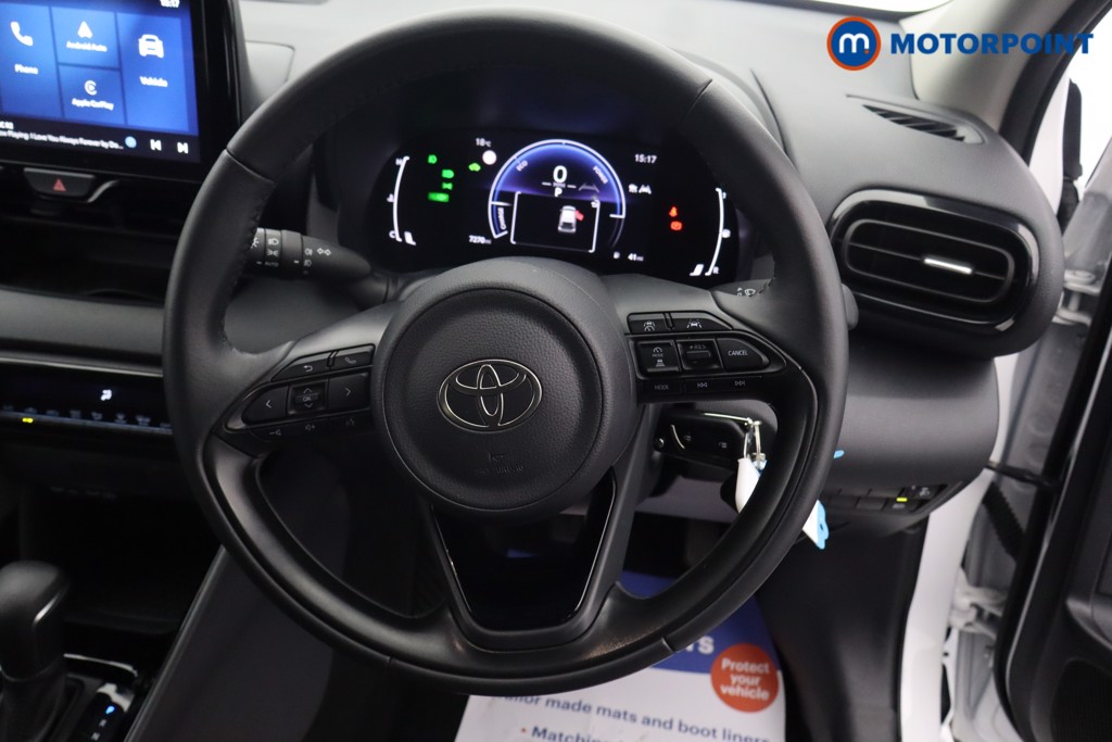 Toyota Yaris Design Automatic Petrol-Electric Hybrid Hatchback - Stock Number (1673776) - 2nd supplementary image