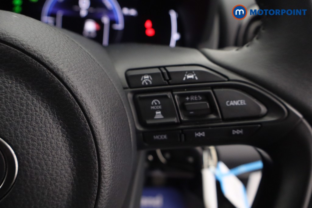 Toyota Yaris Design Automatic Petrol-Electric Hybrid Hatchback - Stock Number (1673776) - 4th supplementary image