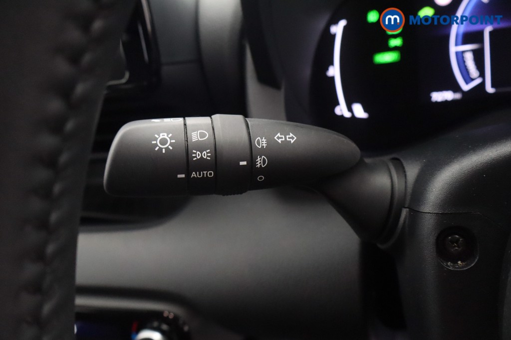 Toyota Yaris Design Automatic Petrol-Electric Hybrid Hatchback - Stock Number (1673776) - 6th supplementary image