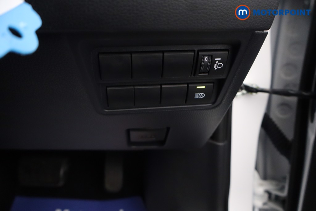 Toyota Yaris Design Automatic Petrol-Electric Hybrid Hatchback - Stock Number (1673776) - 8th supplementary image