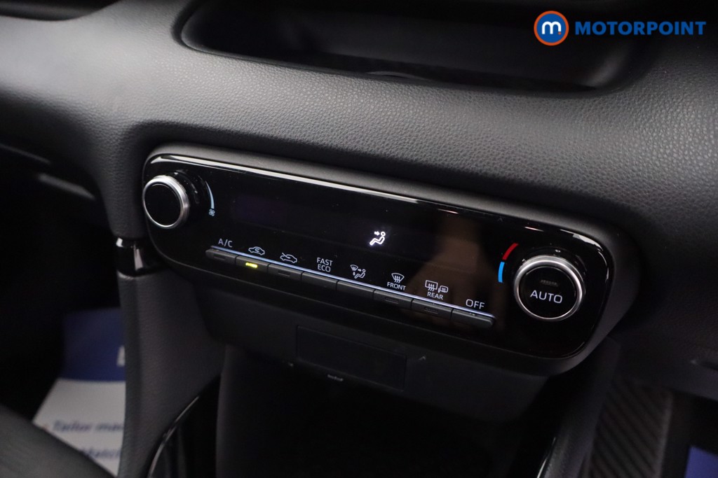 Toyota Yaris Design Automatic Petrol-Electric Hybrid Hatchback - Stock Number (1673776) - 11th supplementary image
